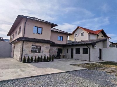 Somni Apartamente szállás Kajántón, külső nézet.